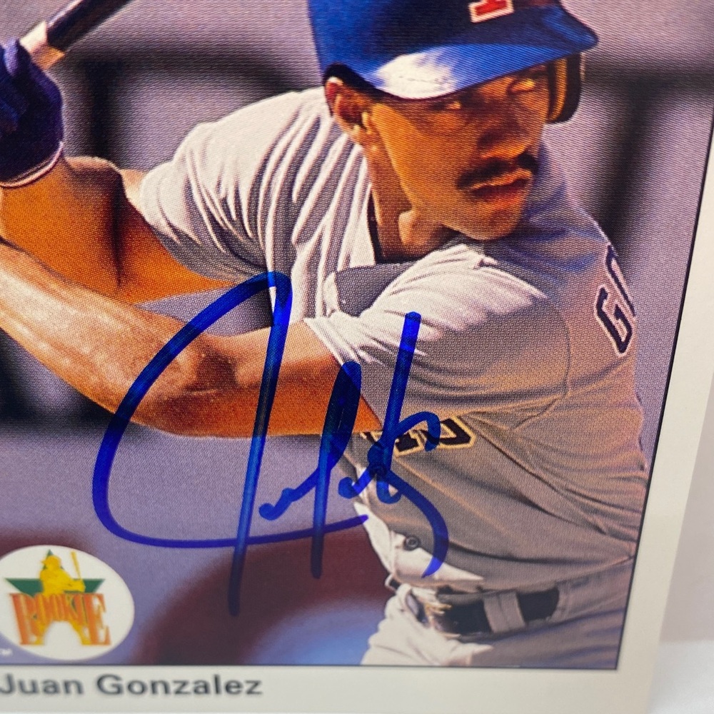 1990 Upper Deck Juan Gonzalez Texas Rangers #72 In Person Autograph (084) - Picture 2 of 3